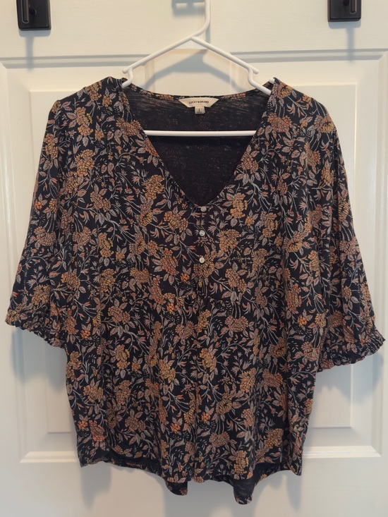 Lucky Brand Tops - Lucky Brand Navy Floral V-Neck Button Accent Top